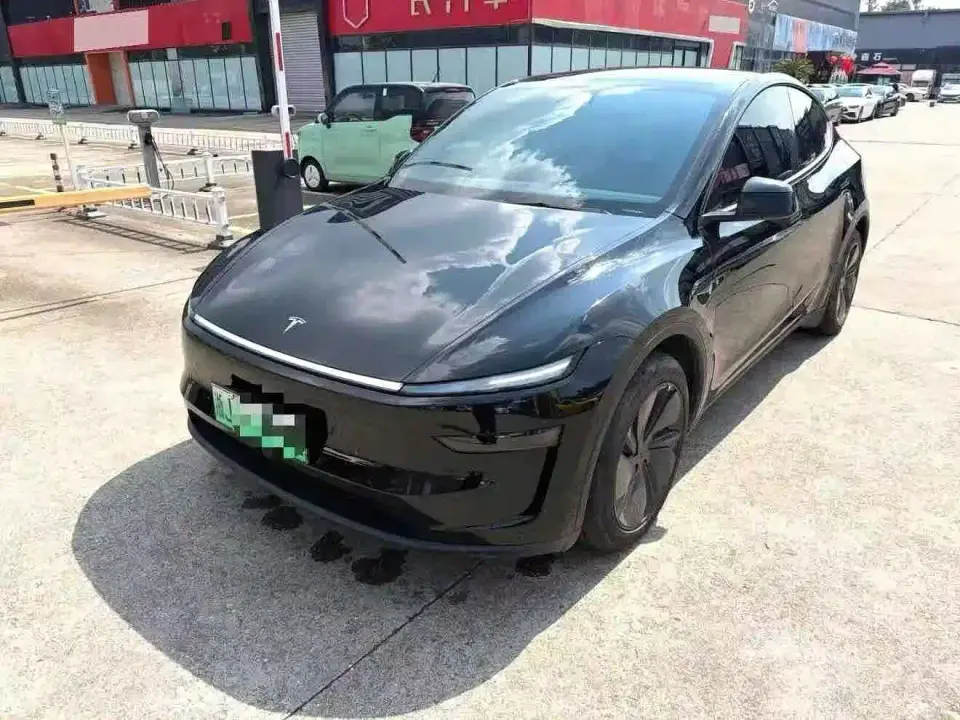 Tesla Model Y Model Rear-Wheel Drive Launch Edition 2025