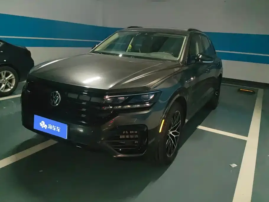 Volkswagen Touareg 3.0TSI Sharp Edition with Gloss Black Sports Package 2021