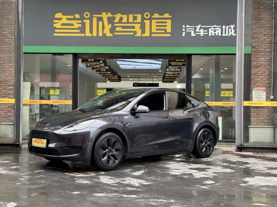 Tesla Model Y Rear-Wheel Drive Version 2024