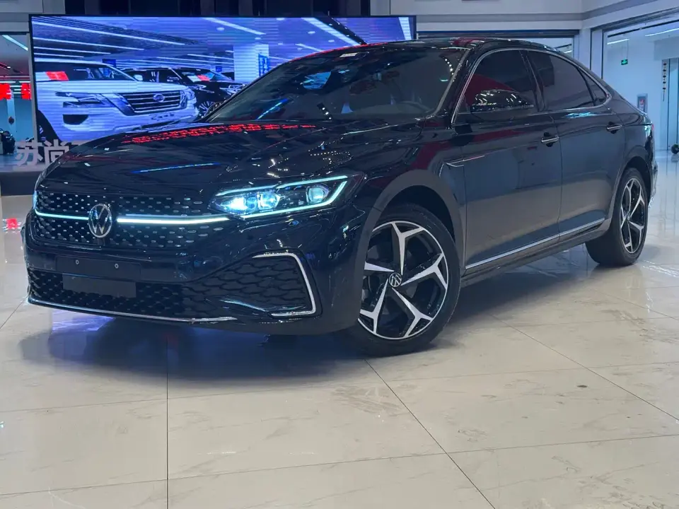 Volkswagen Passat 380TSI Starlight Dragon Glory Edition 2024