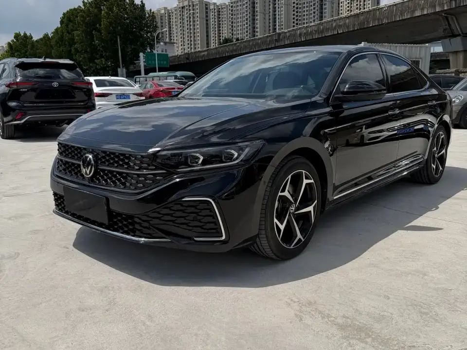 Volkswagen Passat Outstanding 380TSI Dragon Soaring Edition 2025