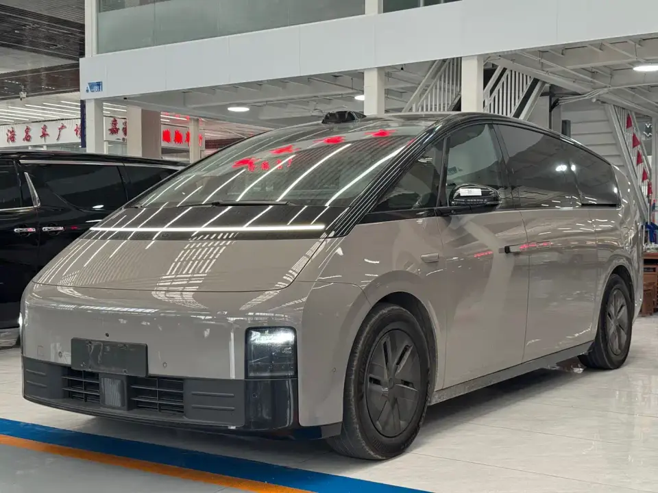 Li Auto MEGA Ultra 2024
