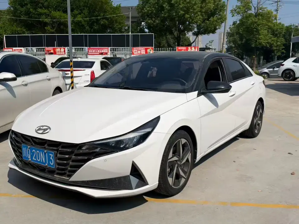 Hyundai Elantra 1.5L CVT LUX Premium Edition 2023