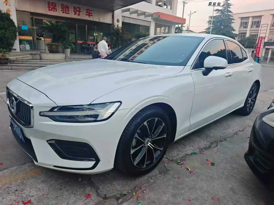Volvo S60 B4 Smart Comfort Luxury Edition 2022