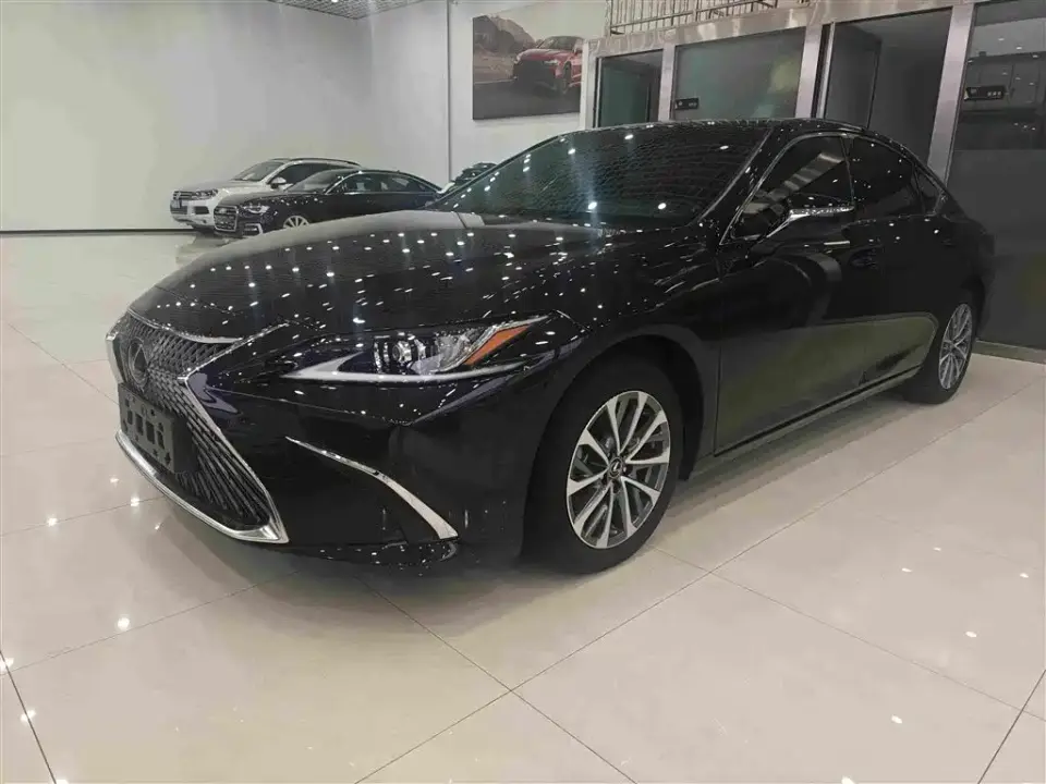 Lexus ES 200 Excellence Edition 2024