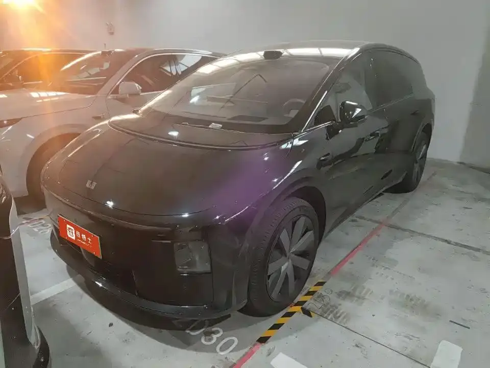 Li Auto Li i8 Standard Edition 2025