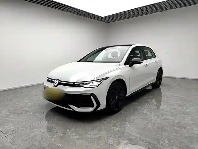Volkswagen Golf 300TSI R-Line 2025
