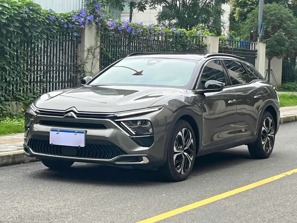 Citroen Versailles C5 X 1.6T Momentum 2023