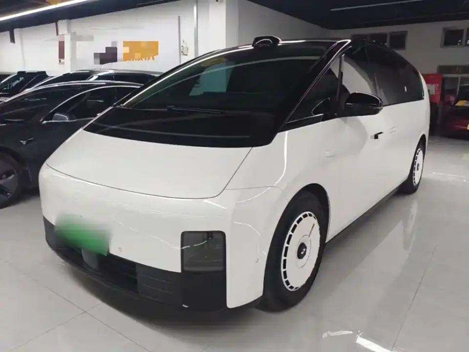 Li Auto MEGA Ultra 2024