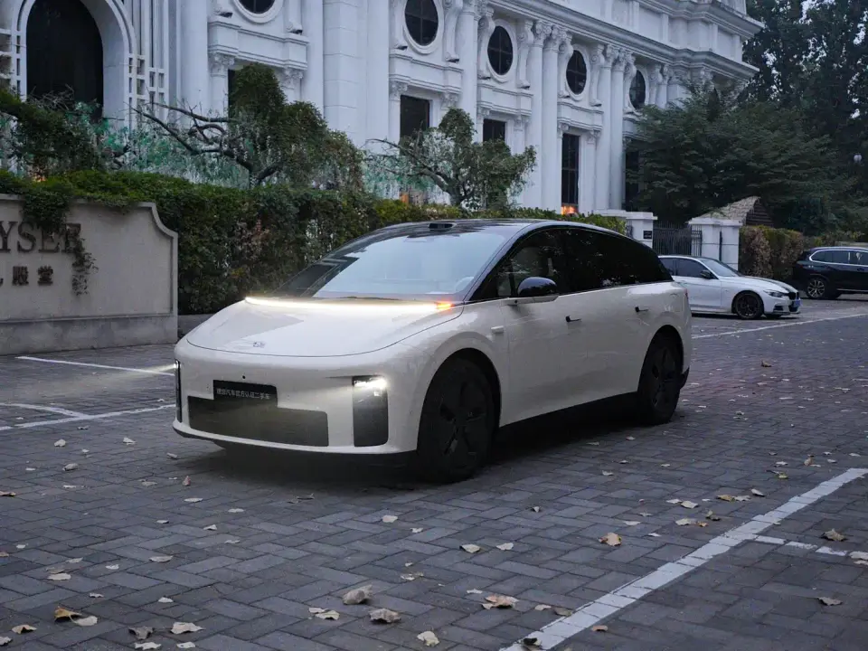 Li Auto i6 2WD Base Model 2026