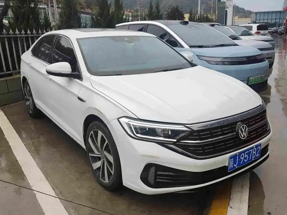 Volkswagen Sagitar 300TSI DSG Surpass Edition 2024