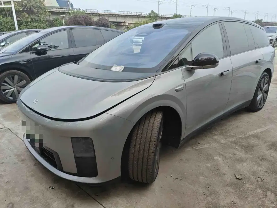 Li Auto Li i8 Standard Edition 2025