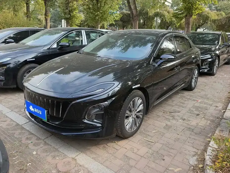 Hongqi E-QM5 Model 610km PLUS 2024