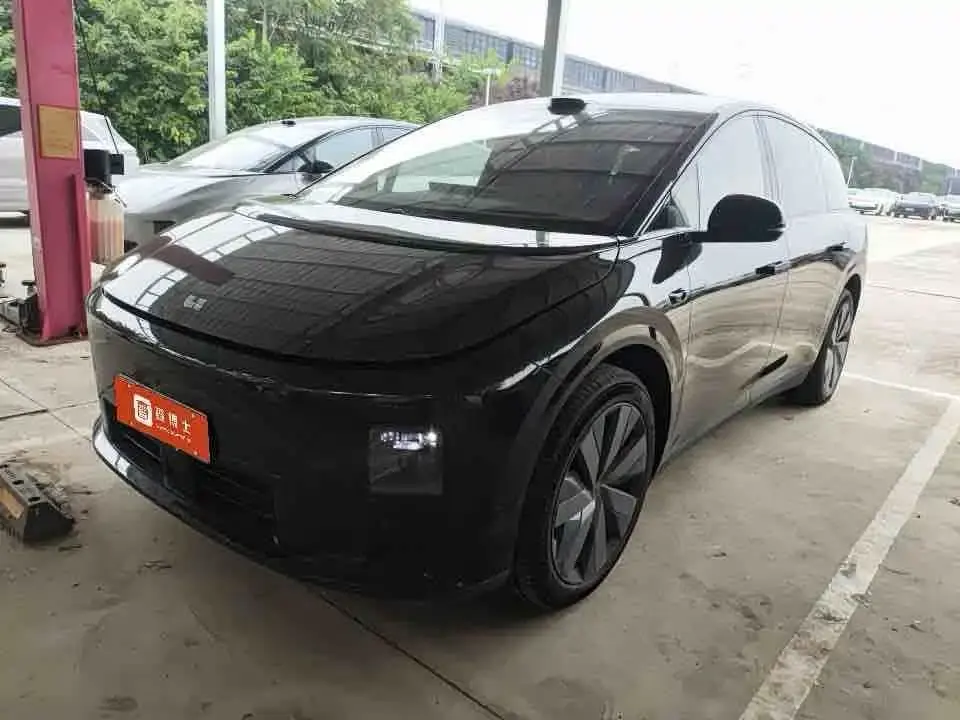 Li Auto Li i8 Standard Edition 2025