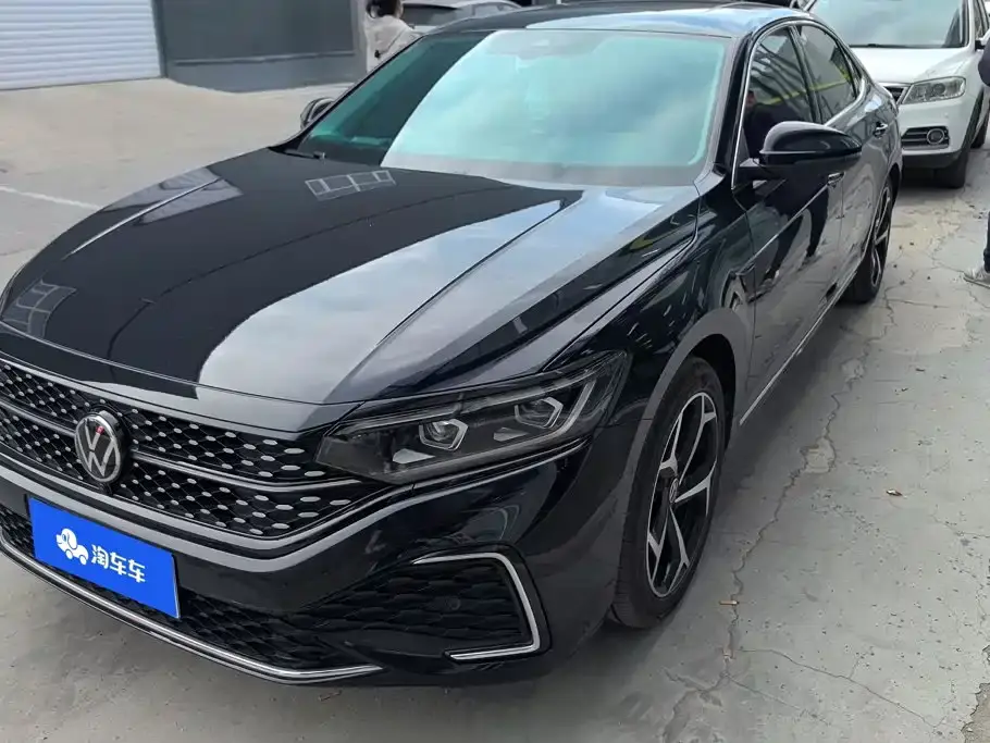 Volkswagen Passat 380TSI Starlight Luxury Edition 2024