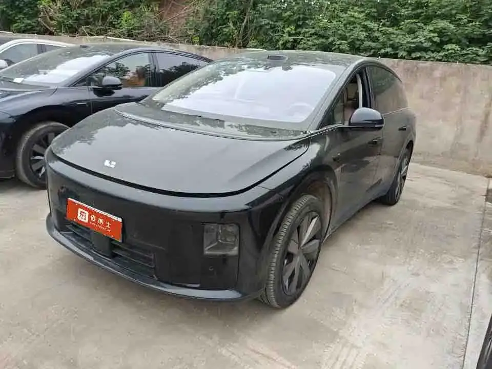 Li Auto Li i8 Standard Edition 2025