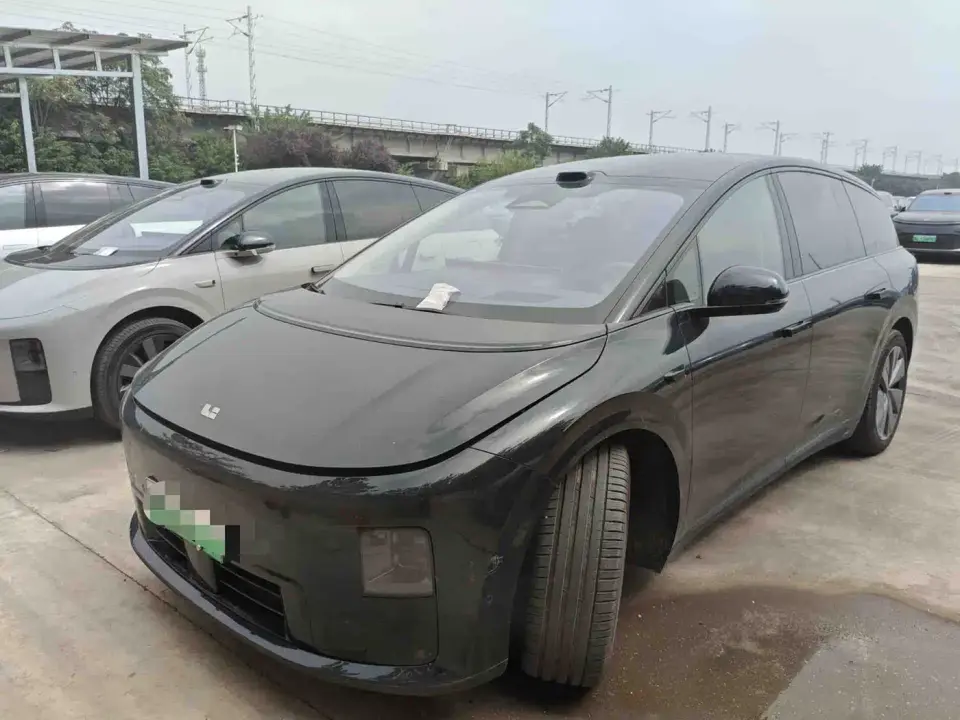 Li Auto Li i8 Standard Edition 2025
