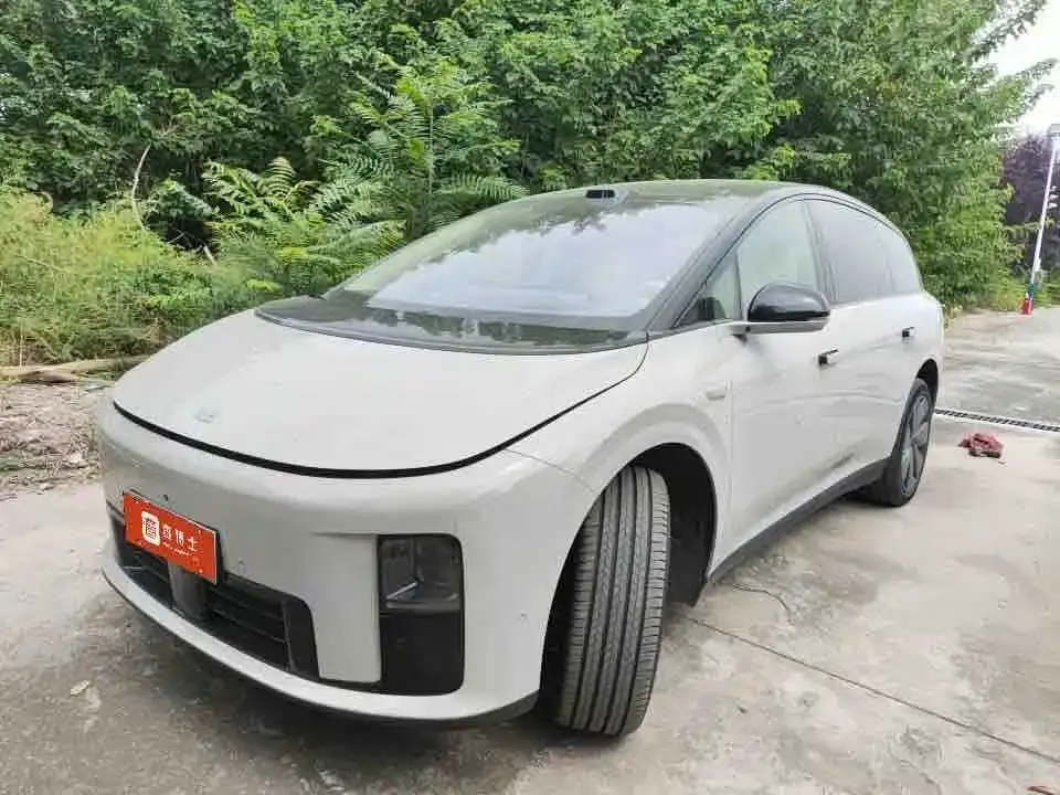 Li Auto Li i8 Standard Edition 2025