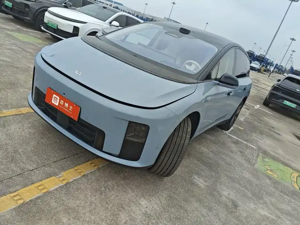 Li Auto Li i8 Standard Edition 2025