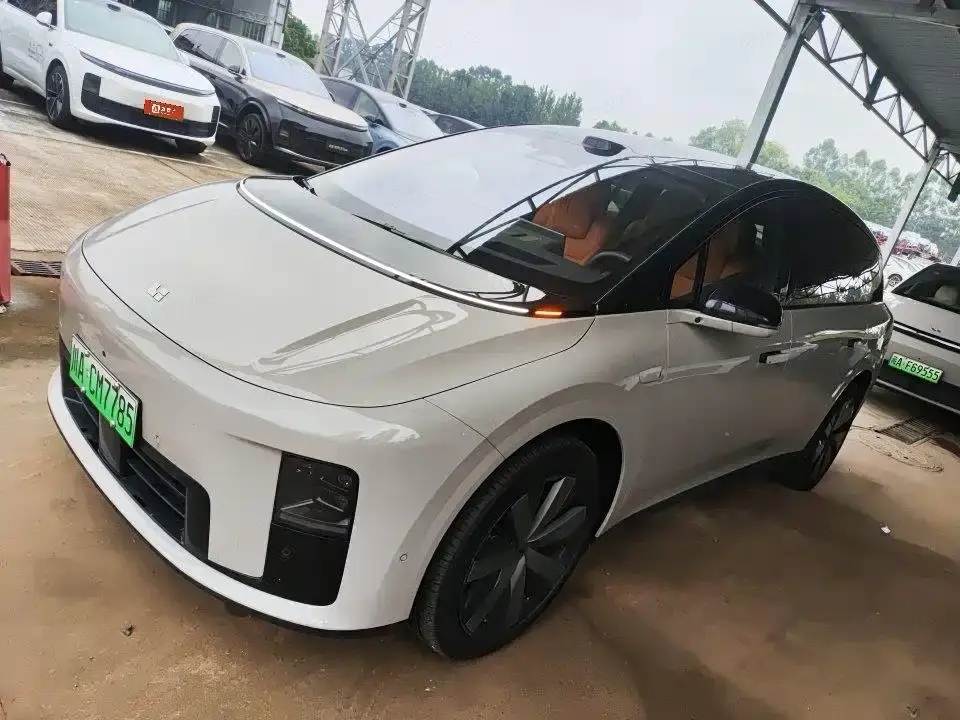 Li Auto Li i8 Standard Edition 2025