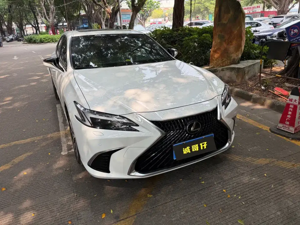 Lexus ES 200 Ultimate Edition 2026