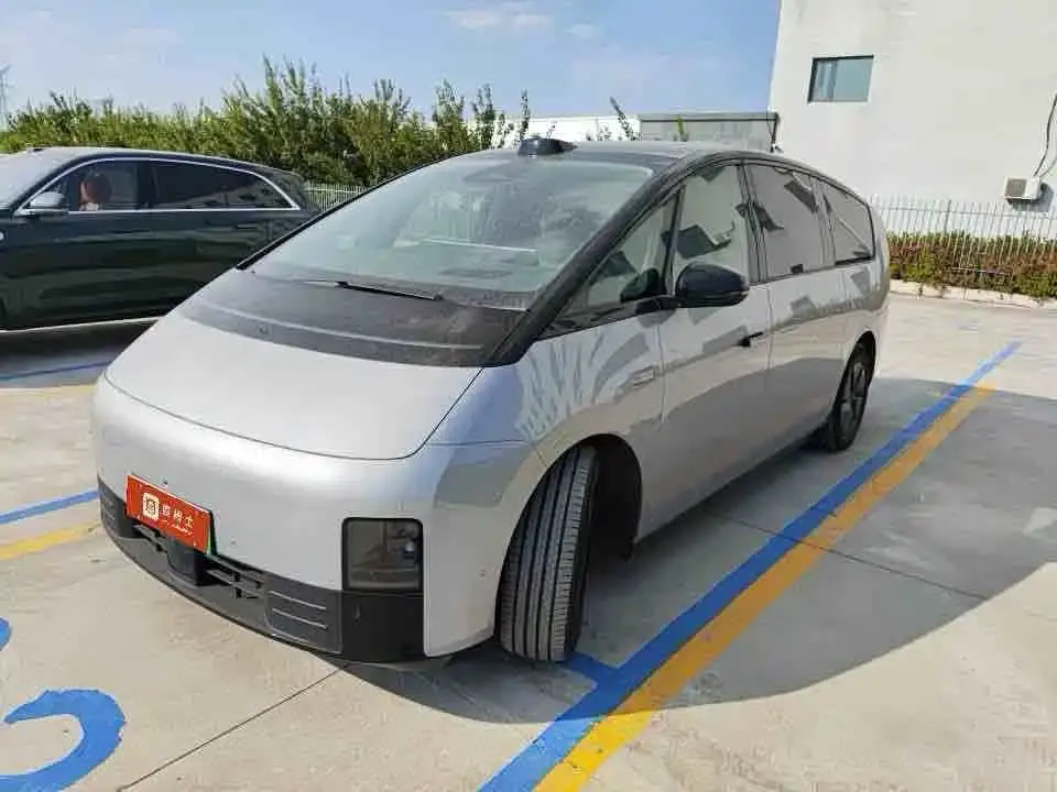 Li Auto MEGA Ultra 2024