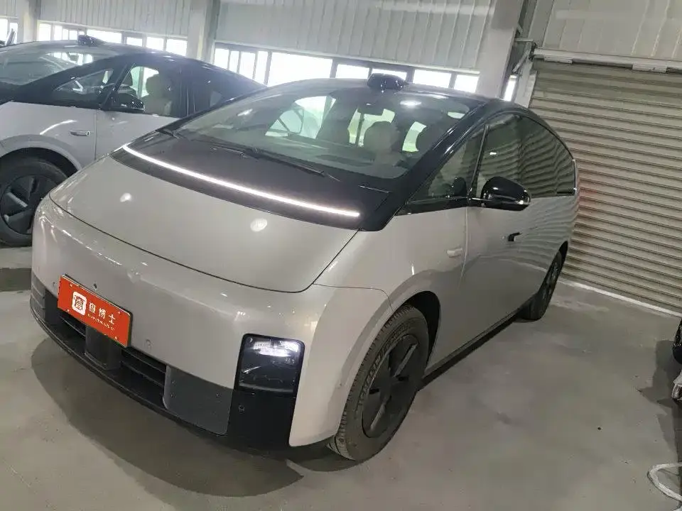 Li Auto MEGA Ultra 2024