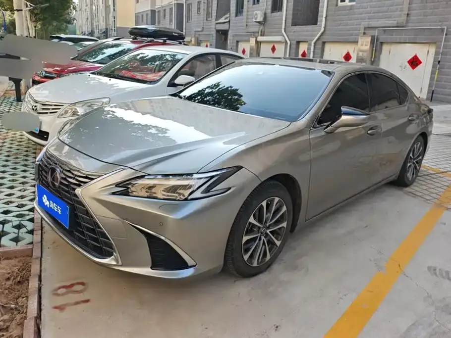 Lexus ES 200 Ultimate Edition 2025