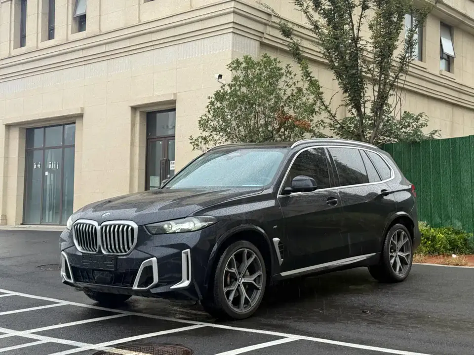 BMW X5 xDrive 30Li Premium M Sport Package 2024