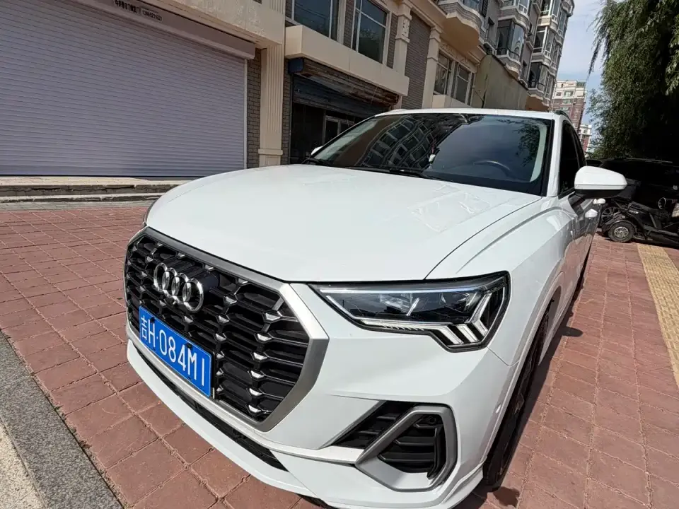 Audi Q3 35 TFSI Fashion Dynamic (1.4T) 2023