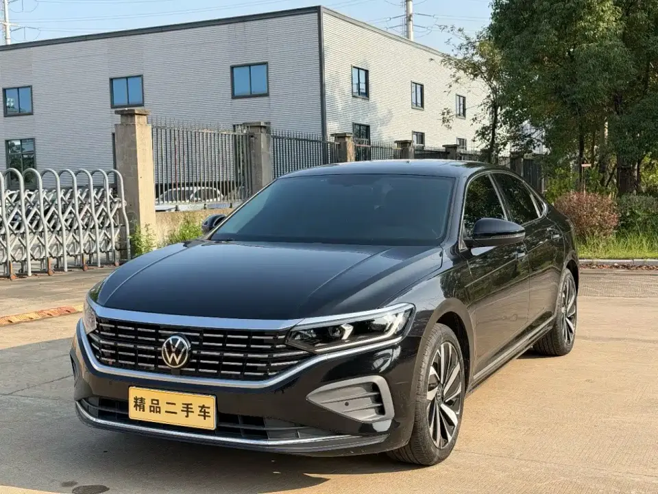 Volkswagen Passat 330TSI Starlight Elite Edition 2024