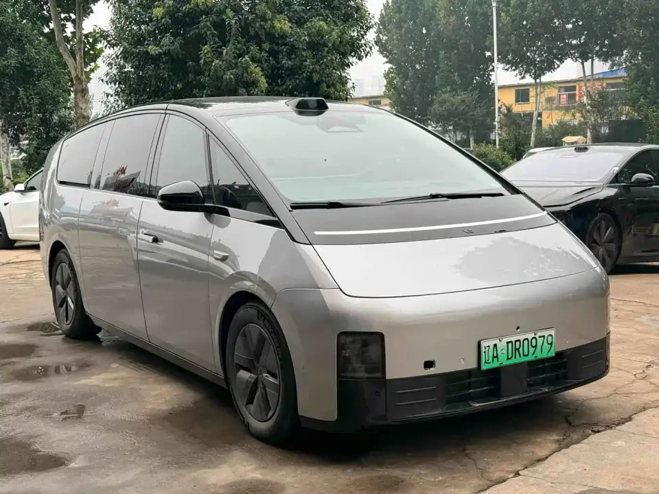 Li Auto MEGA Ultra 2024