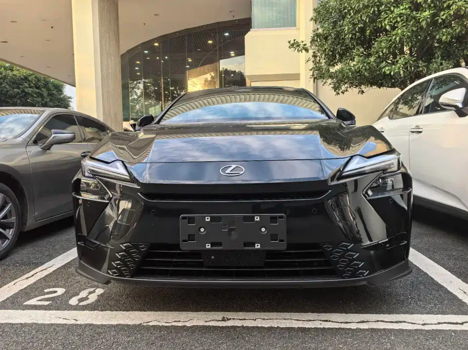Lexus ES Model 300h Base Version 2026