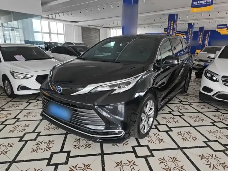 Toyota Sienna 2.5L Hybrid Premium Edition 2023