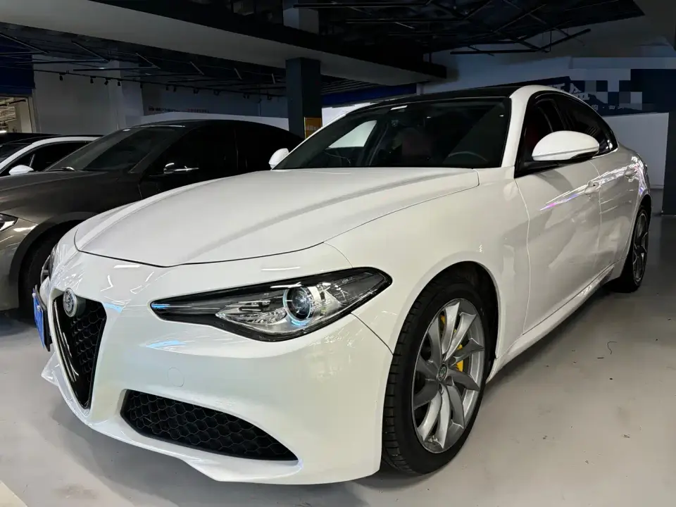Alfa Romeo Giulia 2.0T 280HP Luxury Edition 2019