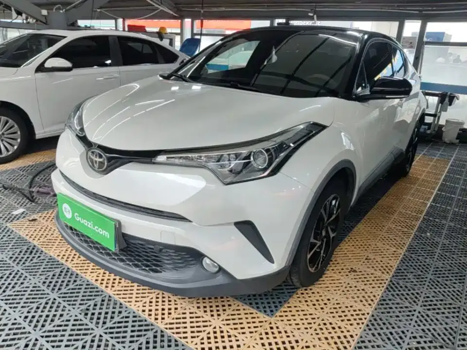 Toyota C-HR Model 2.0L Leading 2020