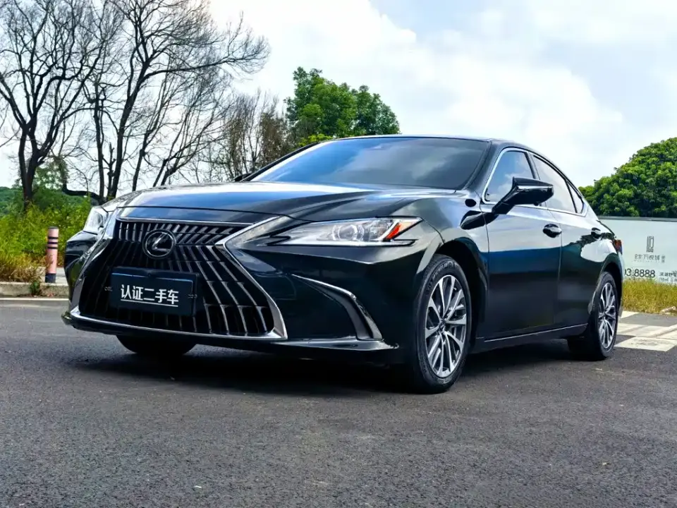 Lexus ES 300h Excellence Edition 2023