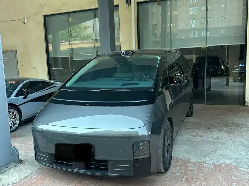 Li Auto MEGA Ultra 2024