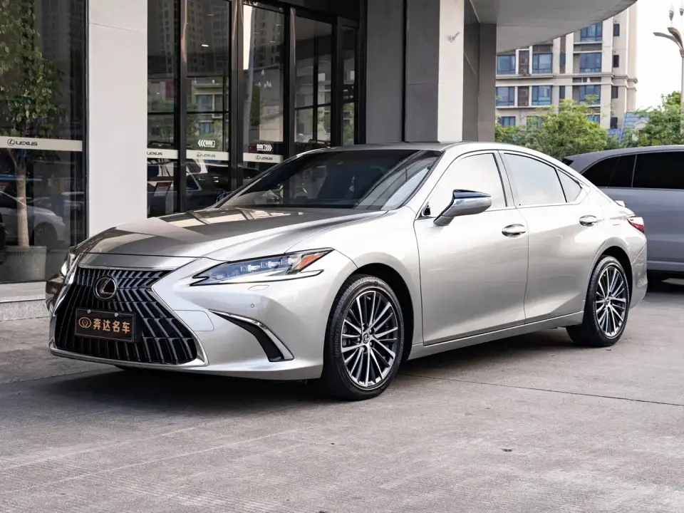 Lexus ES 300h Ultimate Edition 2022