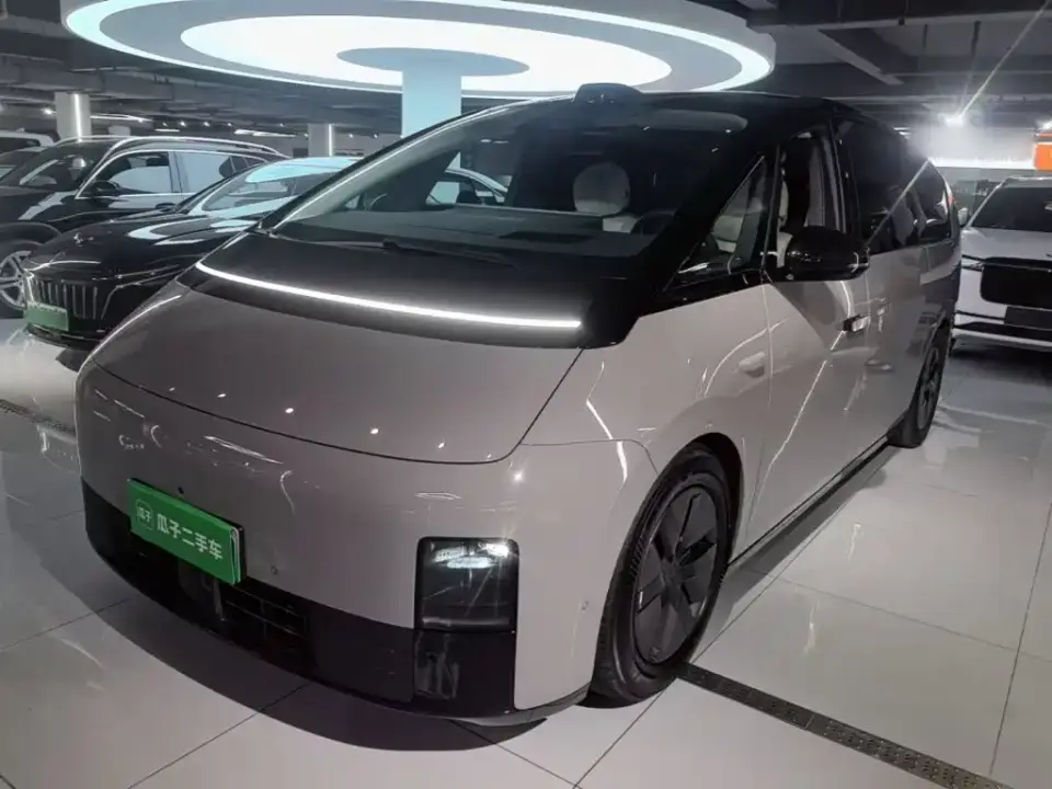 Li Auto MEGA Ultra 2024