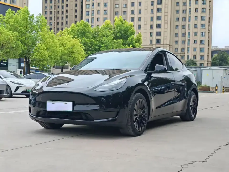 Tesla Model Y Long Range All-Wheel Drive Edition 2024