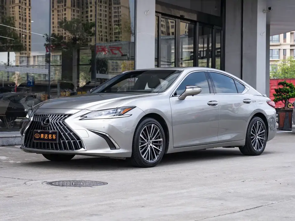 Lexus ES 300h Ultimate Edition 2024