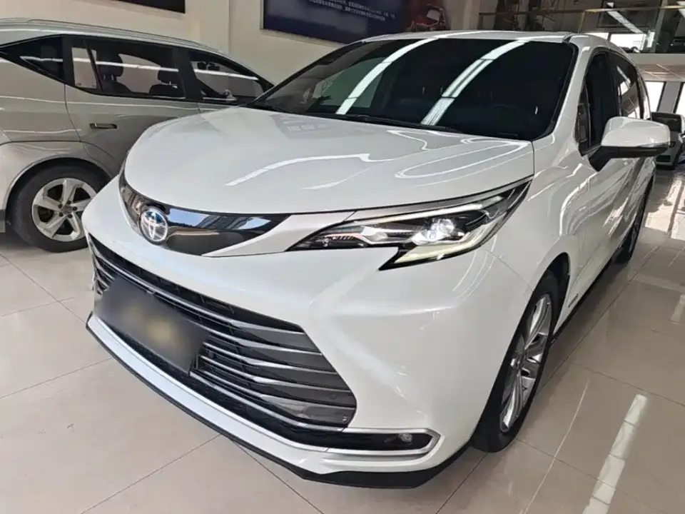Toyota Sienna 2.5L Hybrid Premium Edition 2023