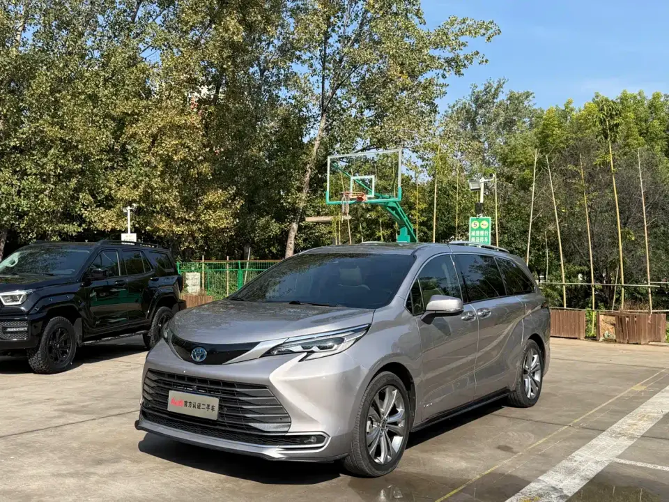 Toyota Sienna 2.5L Hybrid Premium Edition 2024