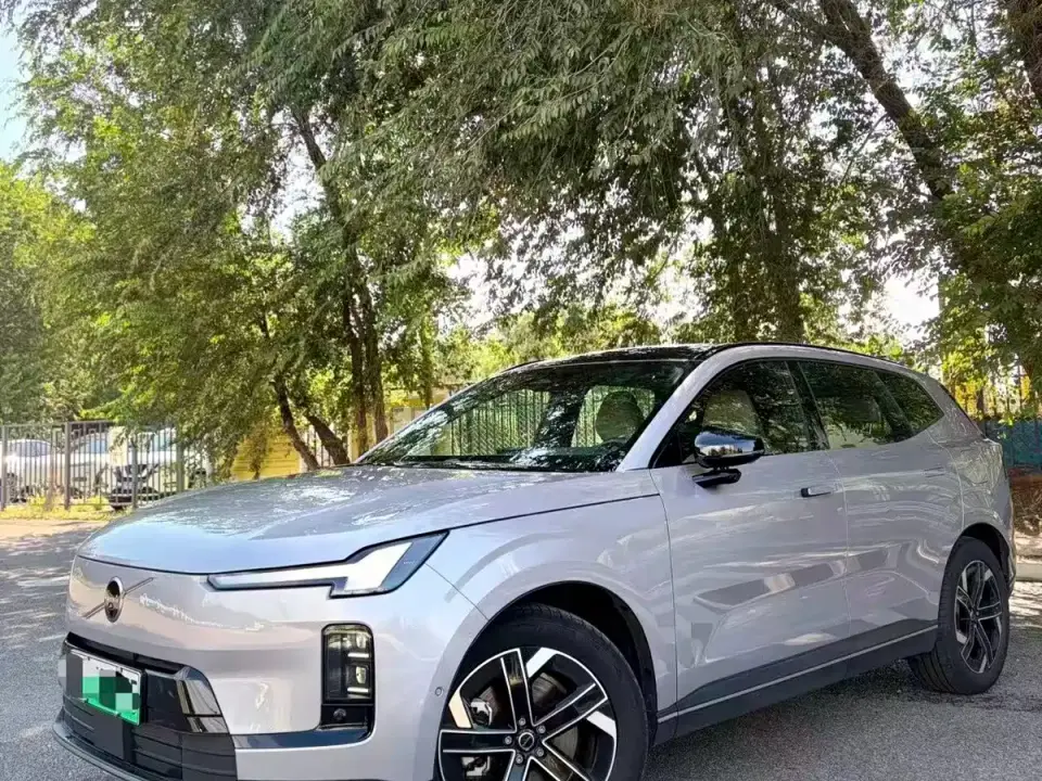 Volvo XC70 Plug-in Hybrid Standard 2025