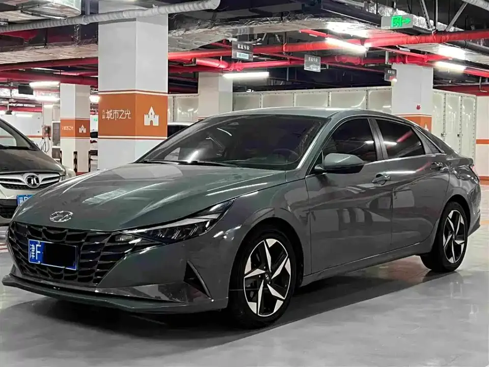 Hyundai Elantra 1.5L CVT LUX Premium Edition 2021