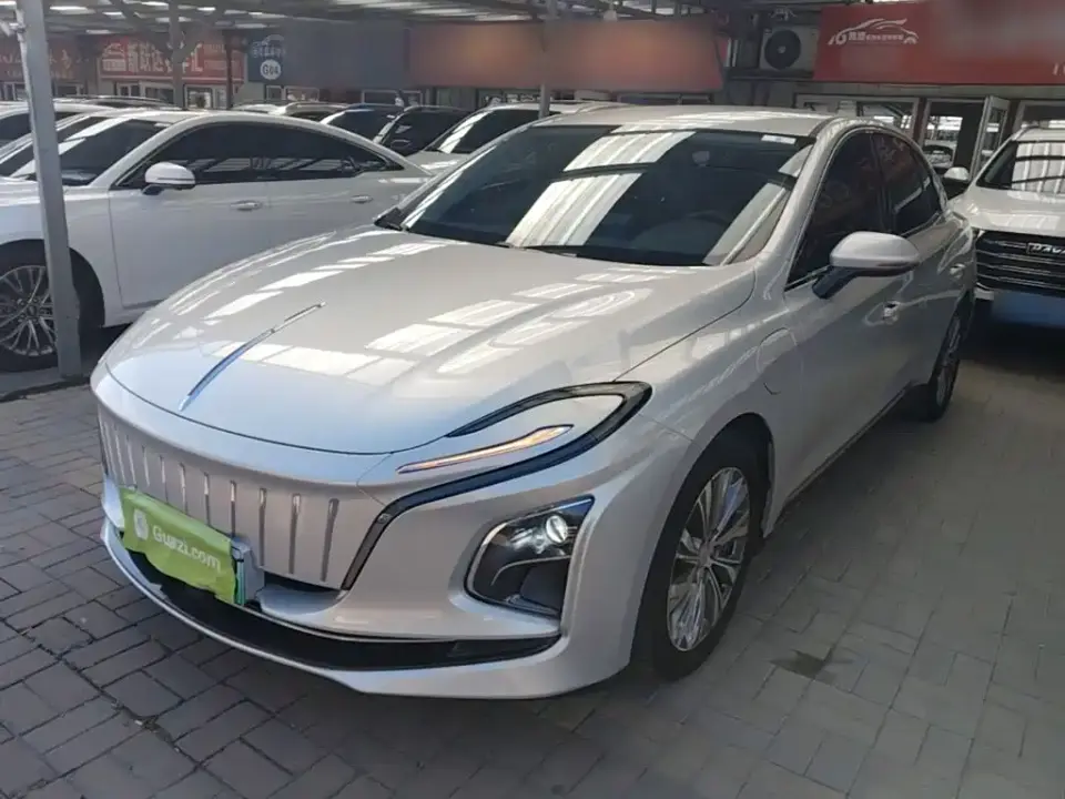 Hongqi E-QM5 Model 610km PLUS 2024