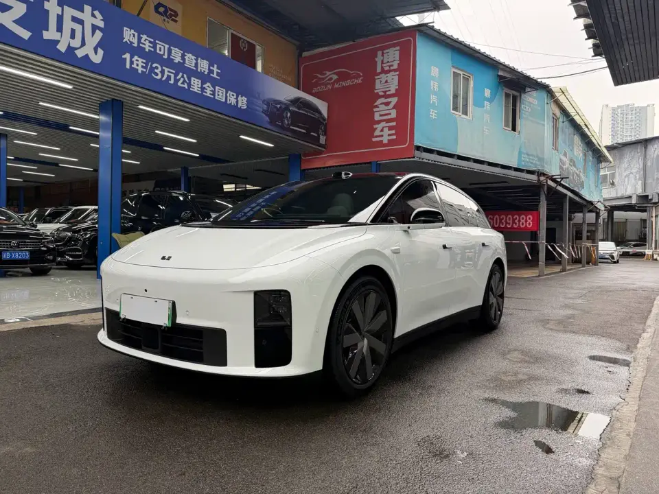 Li Auto i6 4WD Base Model 2025