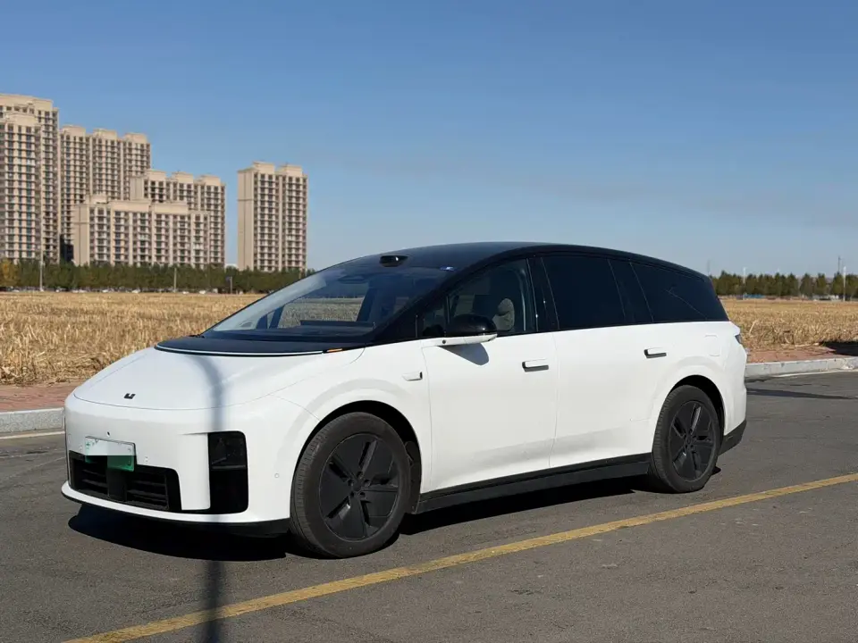 Li Auto Li i8 Standard Edition 2025