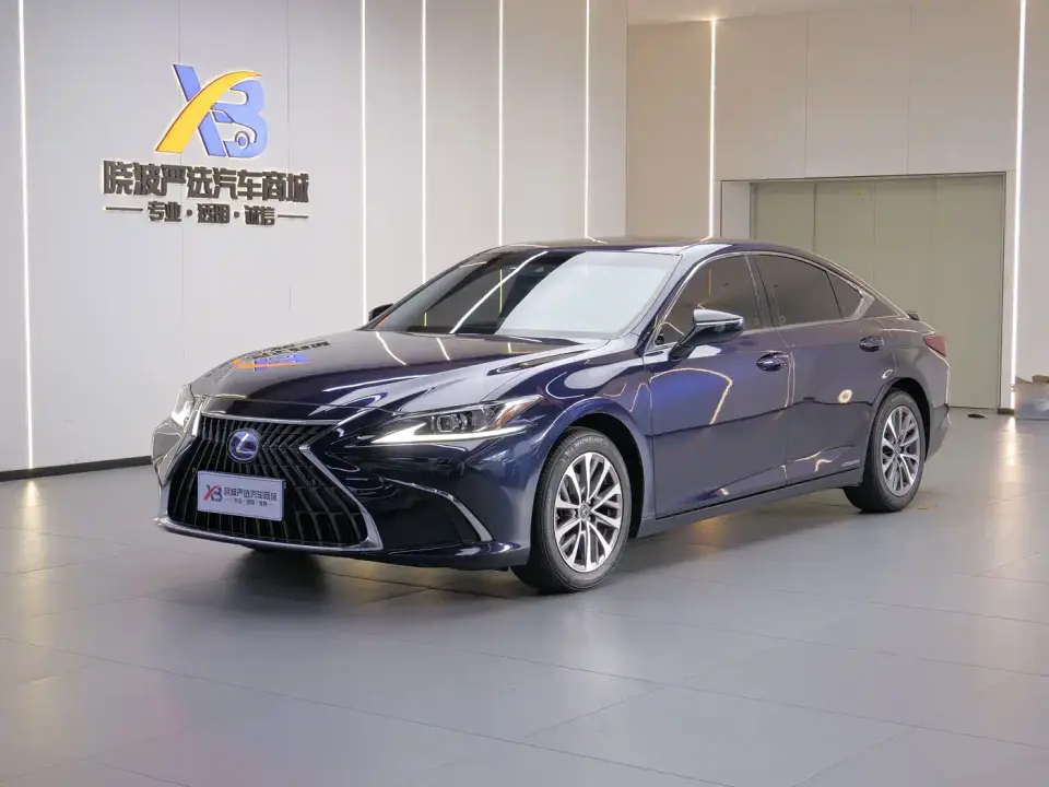 Lexus ES 300h Excellence Edition 2022